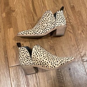Dolce Vita Leopard Print Calf Hair Booties Sz 6